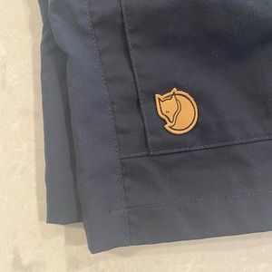 Fjallraven Abiska womens shorts - NAVY. Size 36 European (27”-28”)